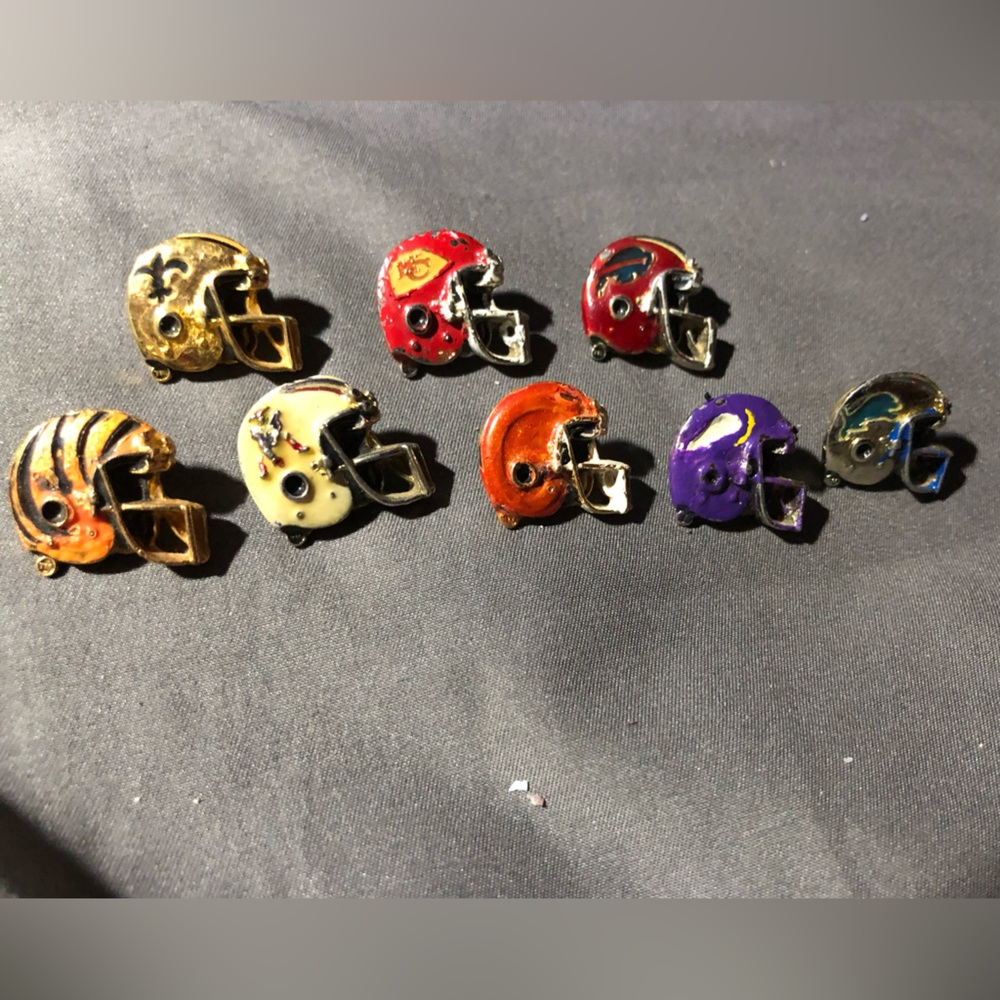 Vintage Enamel NFL FOOTBALLTeam Helmet Lapel Pins